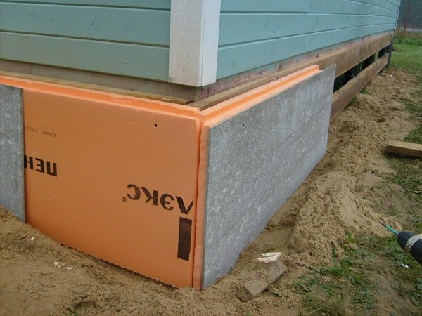 Uteplenie-svaynogo-fundamenta-Penopleksom.jpg